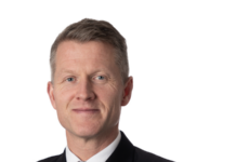 Sjefen for Sjøforsvaret bekymret – sender soldatene ut for å rydde søppel