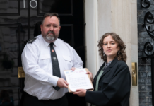 Her leveres 1 million underskrifter mot nye oljeprosjekter