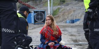 70 aktivister blokkerer anleggsarbeidet ved Nussirgruva