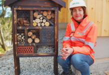 PEAB og Kirkens Bymisjon samarbeider: Gir husly til insekter (video)