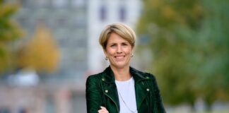 Inntektene falt med 120 millioner. Likevel jubler direktøren